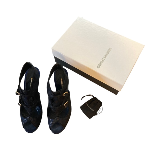 EUC Nicholas Kirkwood Size 38 1/2 US 8 1/2 Black Blue Lace Over Leather Shoes - Picture 1 of 16